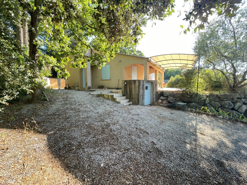 Maison à vendre à Gréoux-les-Bains : villa avec vue dégagée sur la vallée