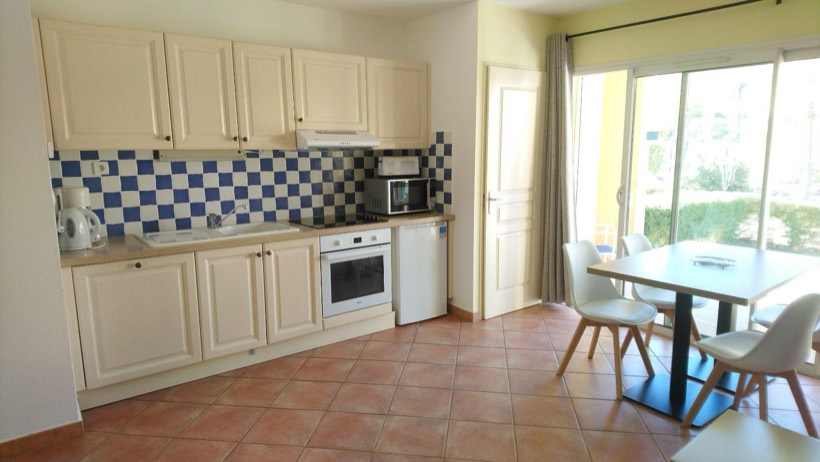 Appartement à vendre à Gréoux-les-Bains : appartement meublé avec terrasse et jardinet