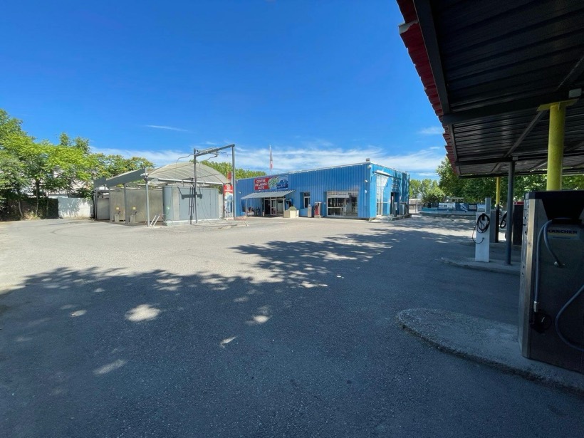 Fonds de commerce à vendre à Manosque : bâtiment de bureaux et entrepôts