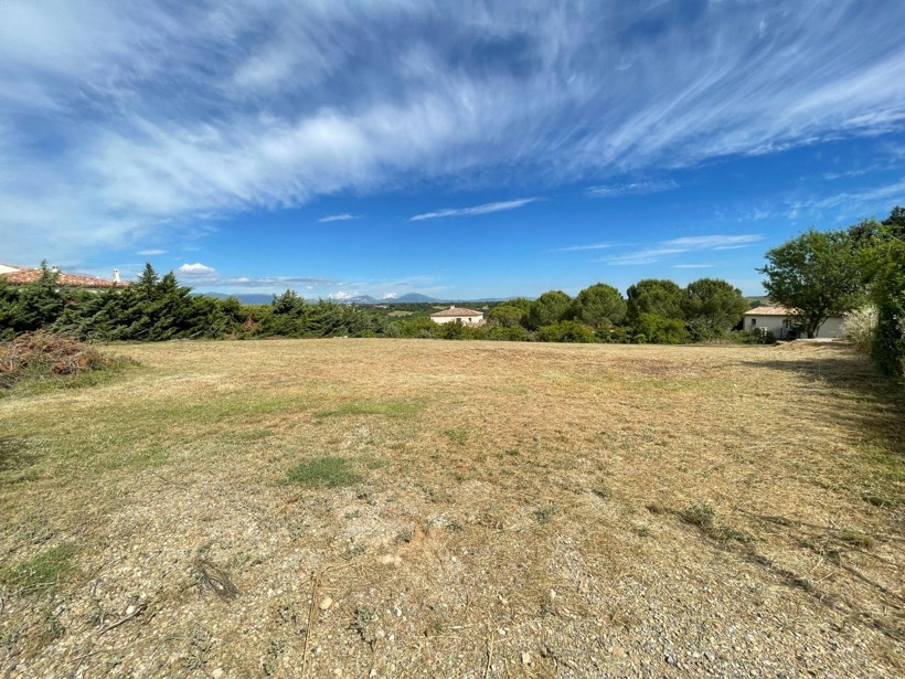 Terrain à vendre à Valensole : terrain à bâtir divisé en deux lots