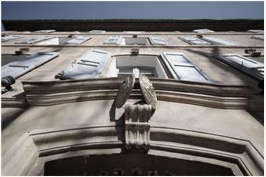 Façade de l'office et ses panonceaux